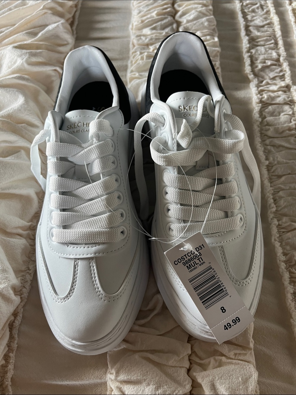Skechers women’s White Low-Top Lace-Up Sneakers with Black Collar